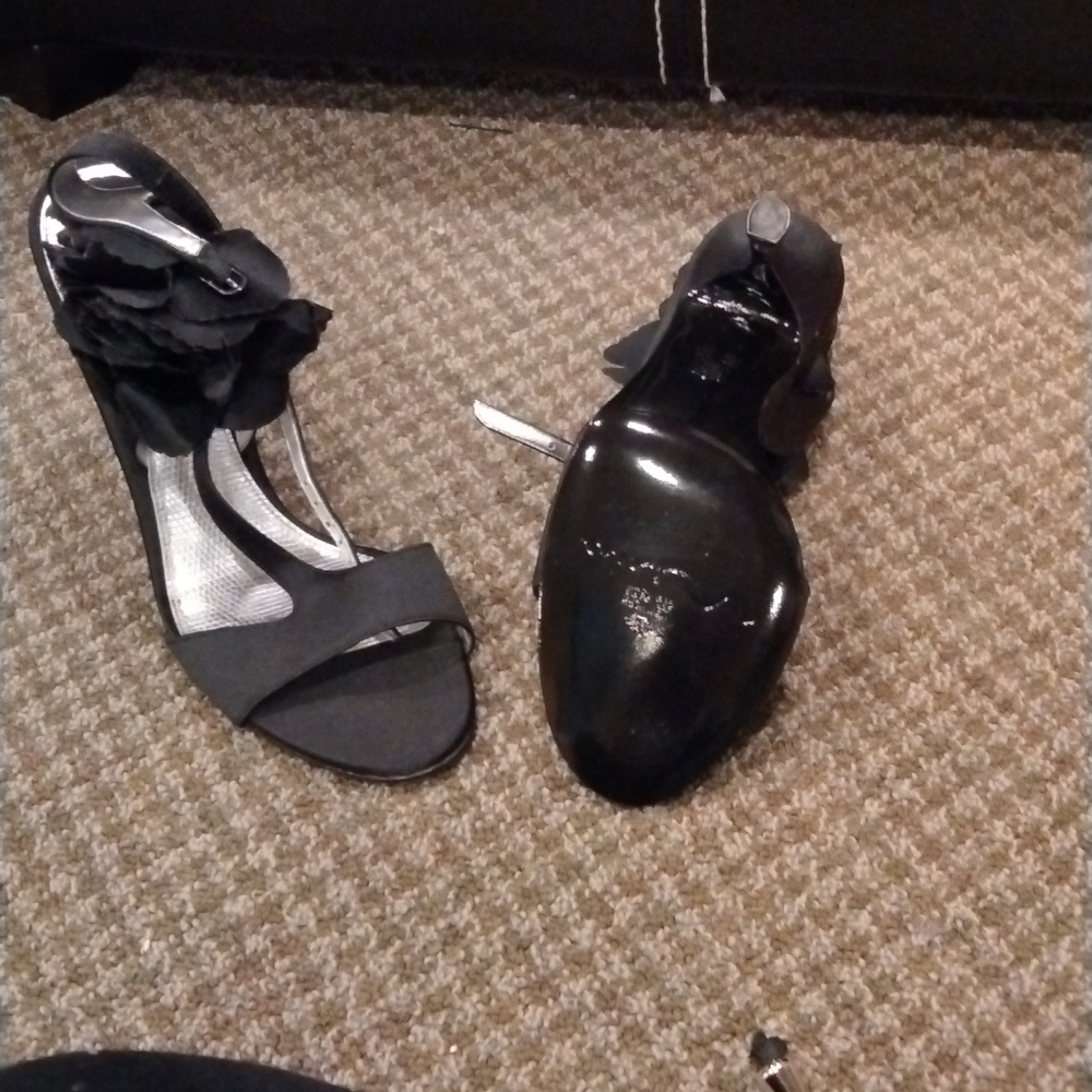 Heels - Picture 2 of 4